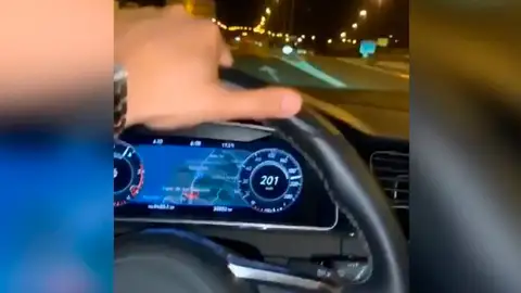 Detenido por circular a más de 200 km por hora y subirlo a las redes sociales Detenido por circular a más de 200 km por hora y subirlo a las redes sociales