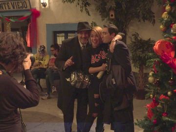 Nos colamos tras las cámaras de 'El secreto de Puente Viejo' para vivir la Navidad junto a los actores 