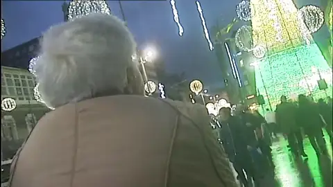 Solidaridad con los mayores de Vigo: 50 taxistas les llevan a ver las luces Solidaridad con los mayores de Vigo: 50 taxistas les llevan a ver las luces