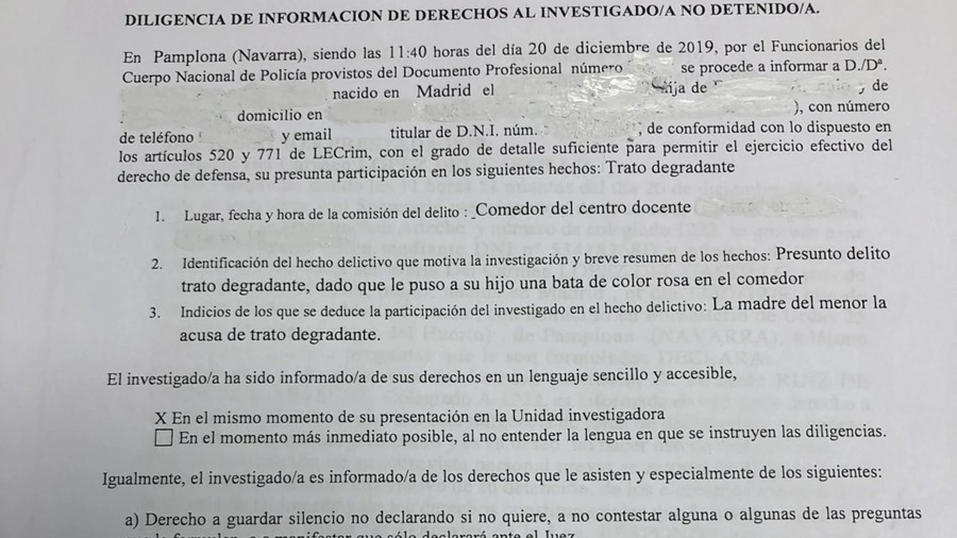 Denuncian a una profesora en Pamplona por ponerle una bata rosa a un niño Denuncian a una profesora en Pamplona por ponerle una bata rosa a un niño