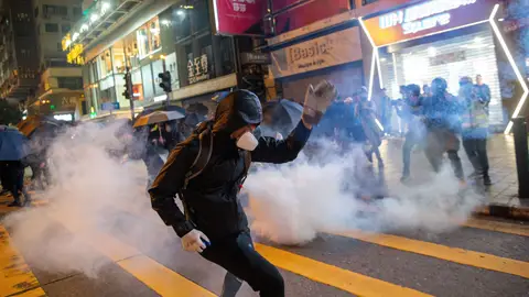 Vuelven los enfrentamientos a las calles de Hong Kong en Nochebuena Vuelven los enfrentamientos a las calles de Hong Kong en Nochebuena