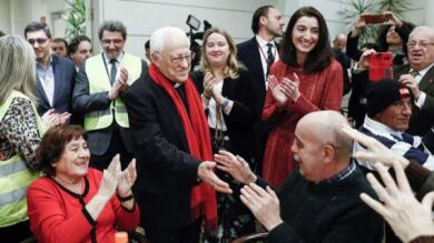 El Senado acoge la tradicional cena de Nochebuena del Padre Ángel con 150 personas sin hogar