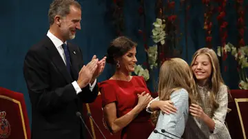 Los reyes y sus hijas Los reyes y sus hijas