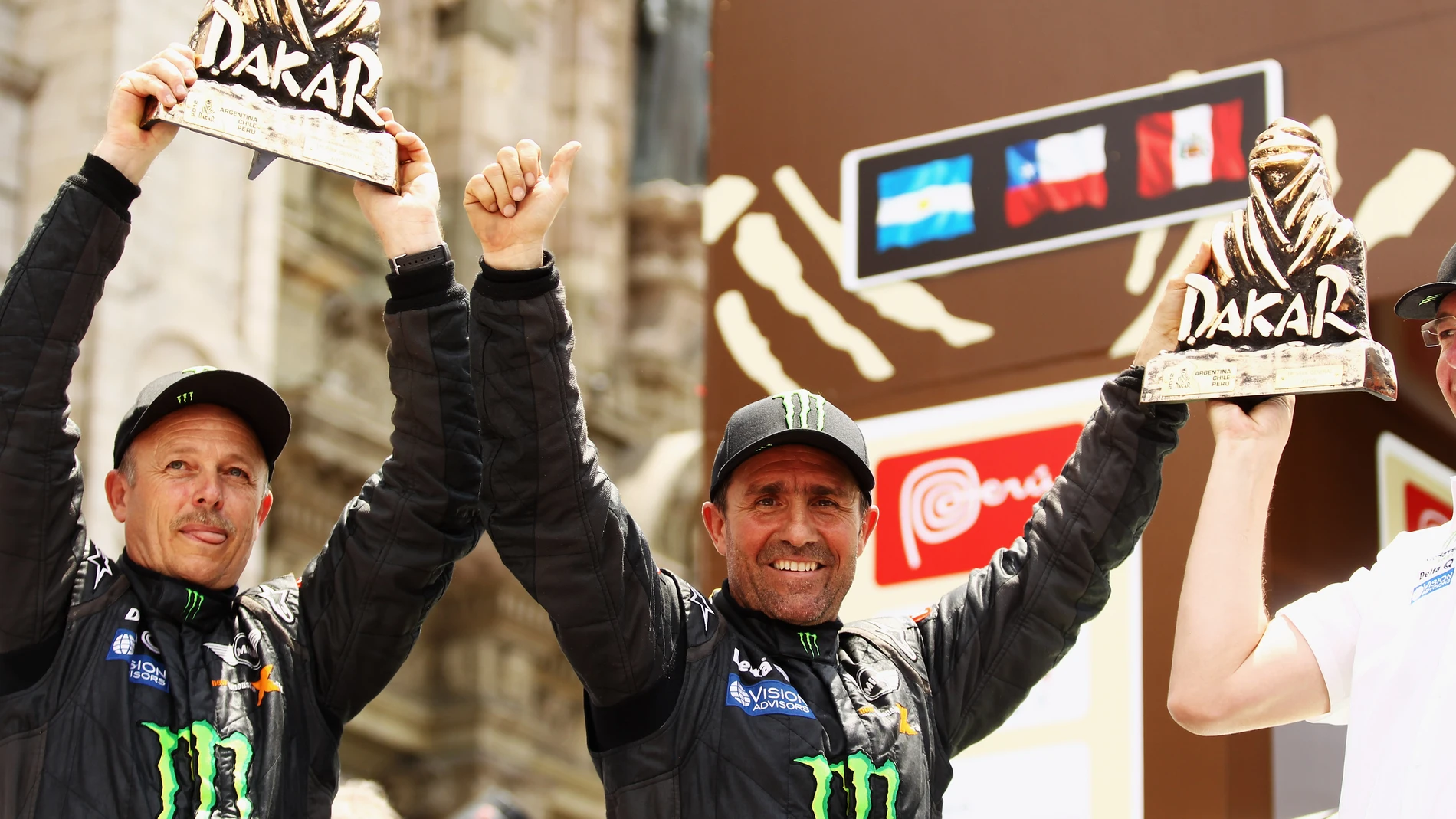 Stéphane Peterhansel celebra la victoria en el Dakar de 2012 en Lima Stéphane Peterhansel celebra la victoria en el Dakar de 2012 en Lima