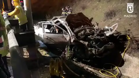 Mueren tres jóvenes de 20 años y otro resulta herido en un accidente de tráfico esta madrugada en la M-50 Mueren tres jóvenes de 20 años y otro resulta herido en un accidente de tráfico esta madrugada en la M-50