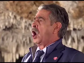 Miguel Ángel Revilla felicita la Navidad cantando el villancico 'Belén en la Collada' Miguel Ángel Revilla felicita la Navidad cantando el villancico 'Belén en la Collada'