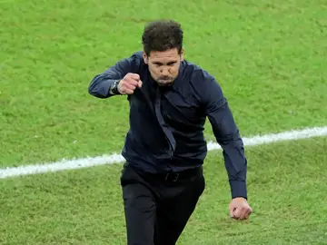 Simeone celebra un gol de su equipo ante el Barcelona Simeone celebra un gol de su equipo ante el Barcelona
