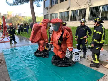 Los bomberos descontaminan la Facultad de Ciencias Los bomberos descontaminan la Facultad de Ciencias