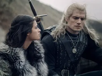 Yennefer y Henry Cavill en 'The Witcher' Yennefer y Henry Cavill en 'The Witcher'