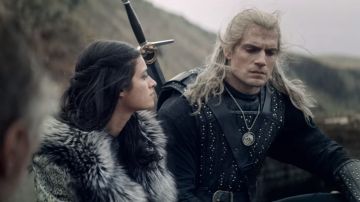 Yennefer y Henry Cavill en 'The Witcher'
