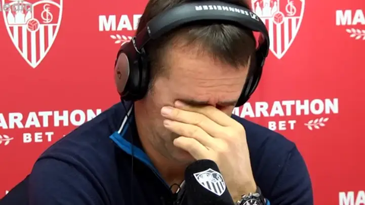 Julen Lopetegui durante una entrevista con la Radio del Sevilla FC Julen Lopetegui durante una entrevista con la Radio del Sevilla FC