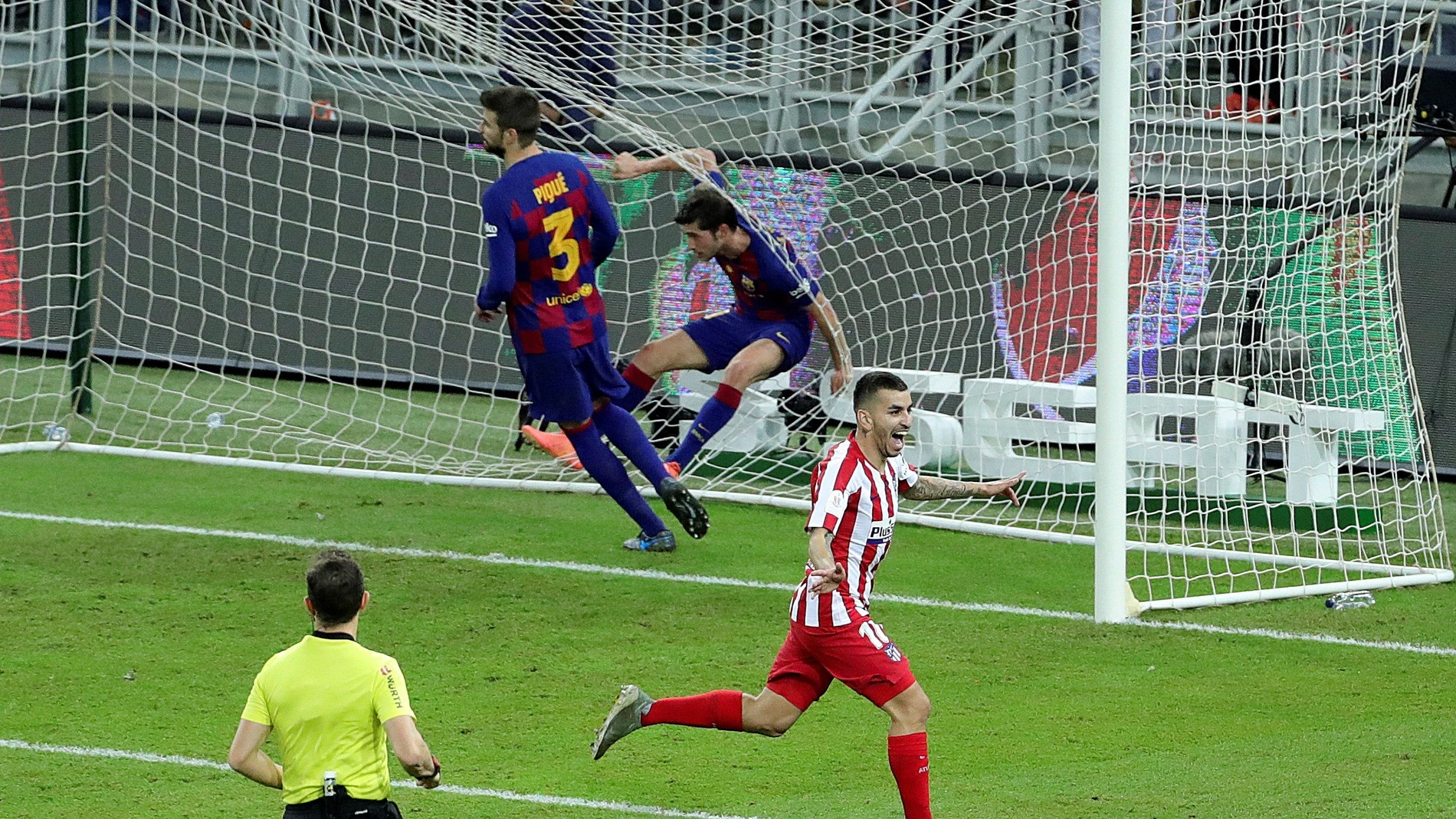 Ángel Correa celebra el 2-3 definitivo ante el Barcelona Ángel Correa celebra el 2-3 definitivo ante el Barcelona