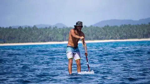 Diego mientras surfeaba en Filipinas Diego mientras surfeaba en Filipinas
