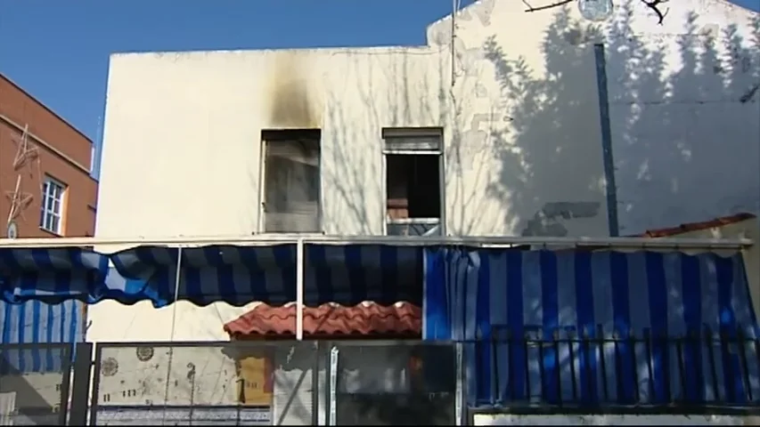 Intenta quemar a su mujer prendiendo fuego a la casa y un vecino la salva en Castilleja de la Cuesta Intenta quemar a su mujer prendiendo fuego a la casa y un vecino la salva en Castilleja de la Cuesta