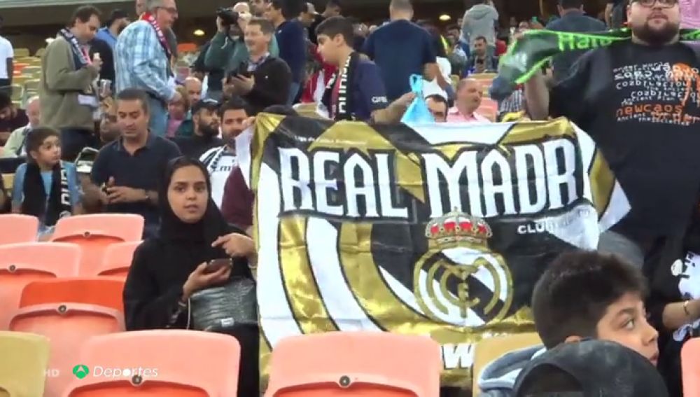 Así vivieron las mujeres el Valencia - Real Madrid de Supercopa de España en Arabia Saudí
