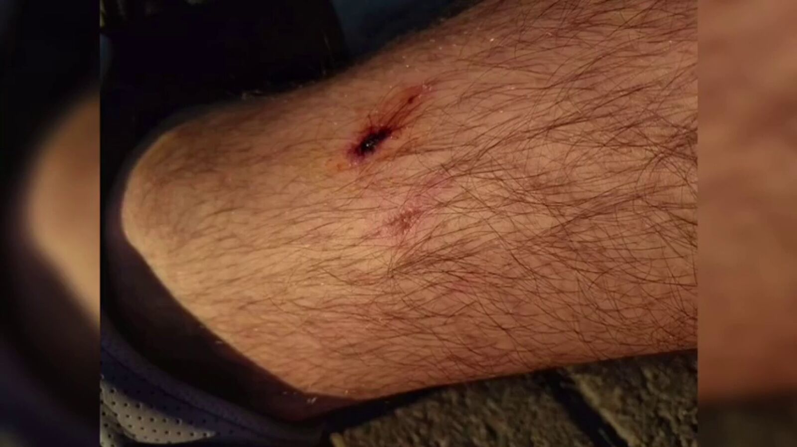 Atacan y agreden a un vigilante del Metro de Barcelona que impedía la entrada de uno de ellos
