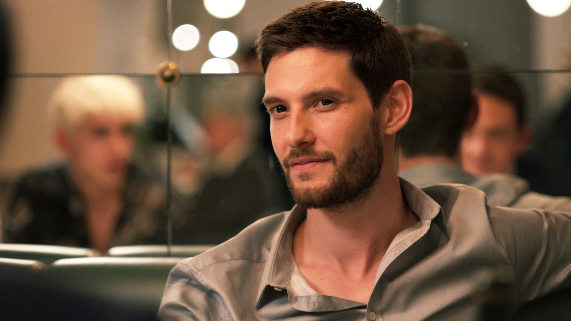 Los hijos de Julia conocen a Benjamin en una cena llena de tensión 