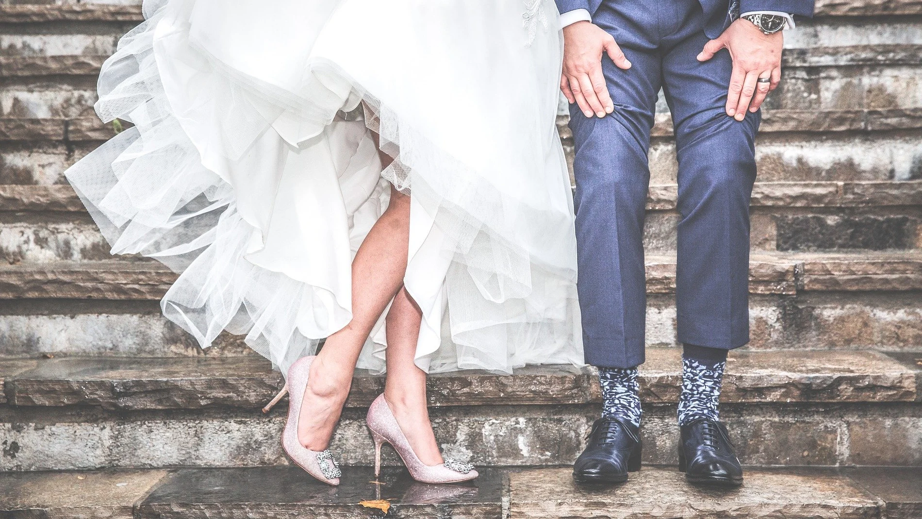 Imagen de una pareja de recién casados Imagen de una pareja de recién casados