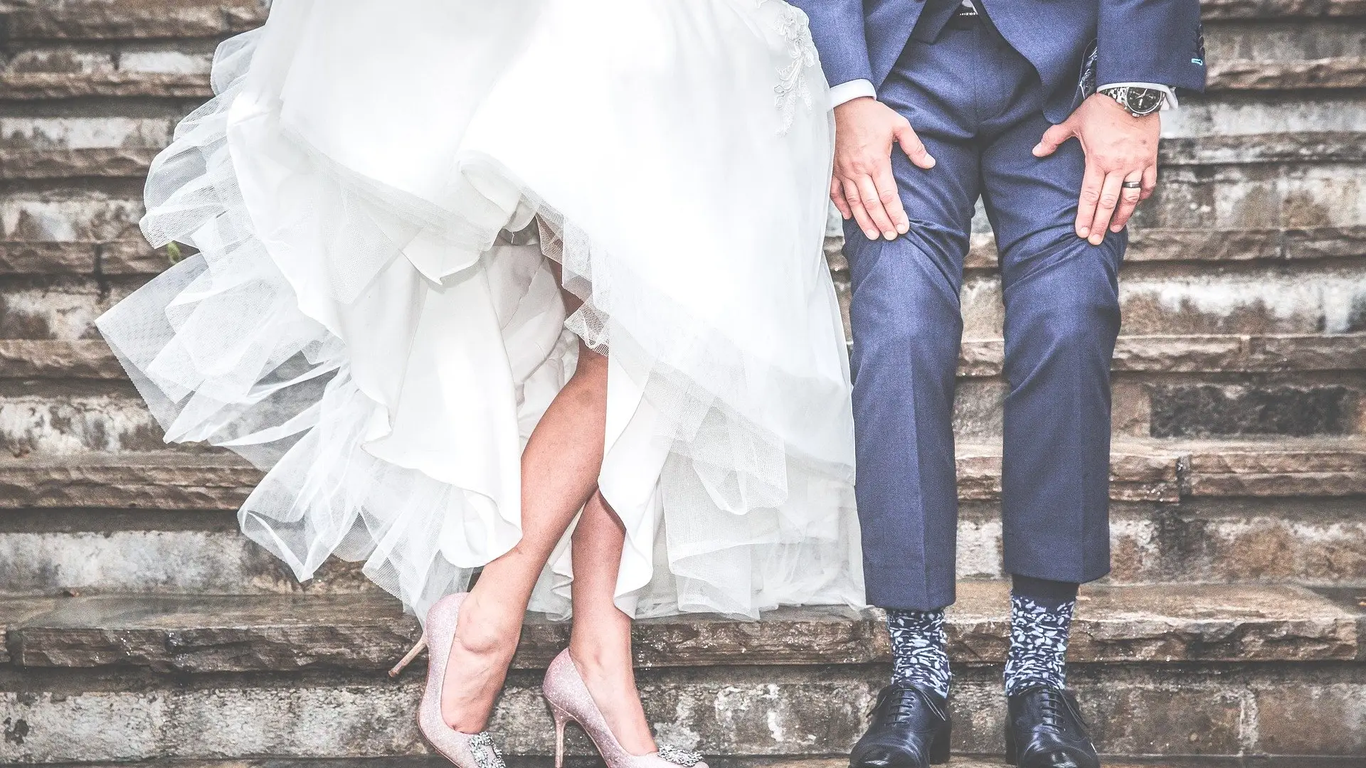 Imagen de una pareja de reci&eacute;n casados