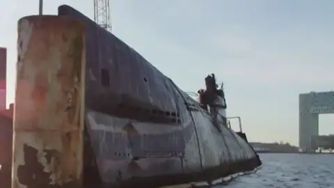 Retiran un submarino fabricado en 1956 en Holanda Retiran un submarino fabricado en 1956 en Holanda