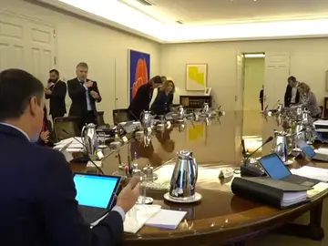 La oposición recibe al Gobierno con acusaciones de despilfarro y división La oposición recibe al Gobierno con acusaciones de despilfarro y división