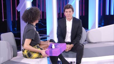 Rocío Madrid sorprende a Manel Fuentes en ‘Tu cara me suena’ con un emotivo regalo que les unió