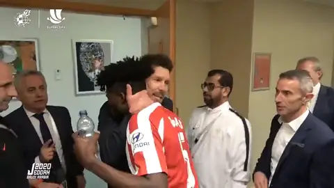 Simeone, eufórico en la celebración en el vestuario tras eliminar al Barça: "Vamos, fuerte, así, así" Simeone, eufórico en la celebración en el vestuario tras eliminar al Barça: "Vamos, fuerte, así, así"