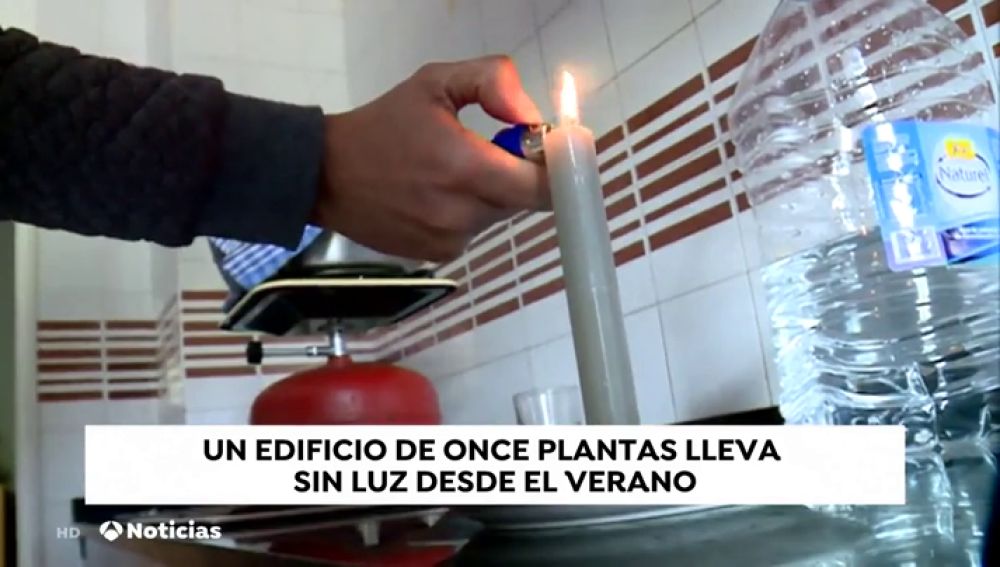 Un edificio de 47 viviendas lleva cinco meses sin electricidad en Jinámar, Canarias