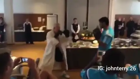 John Terry desvela una 'pelea' de boxeo entre Diego Costa y el masajista del Chelsea en 2015 John Terry desvela una 'pelea' de boxeo entre Diego Costa y el masajista del Chelsea en 2015