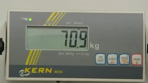 Los vecinos de Narón consiguen su reto y adelgazan 100.000 kilos Los vecinos de Narón consiguen su reto y adelgazan 100.000 kilos