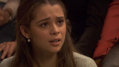 Avance semanal 'El secreto de Puente Viejo': Una terrible noticia sobre su madre rompe a Carolina