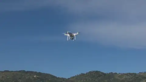 Unos drones vigilan los vertederos ilegales que se forman en Plasencia Unos drones vigilan los vertederos ilegales que se forman en Plasencia
