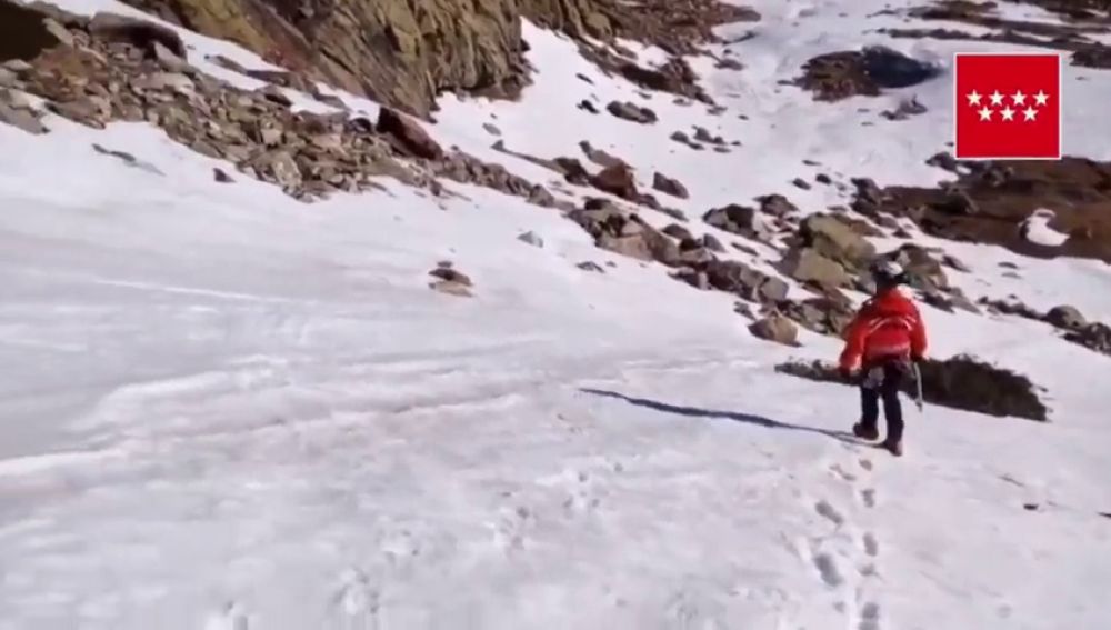 Muere un hombre tras precipitarse por una ladera de 300 metros en la Sierra de Madrid