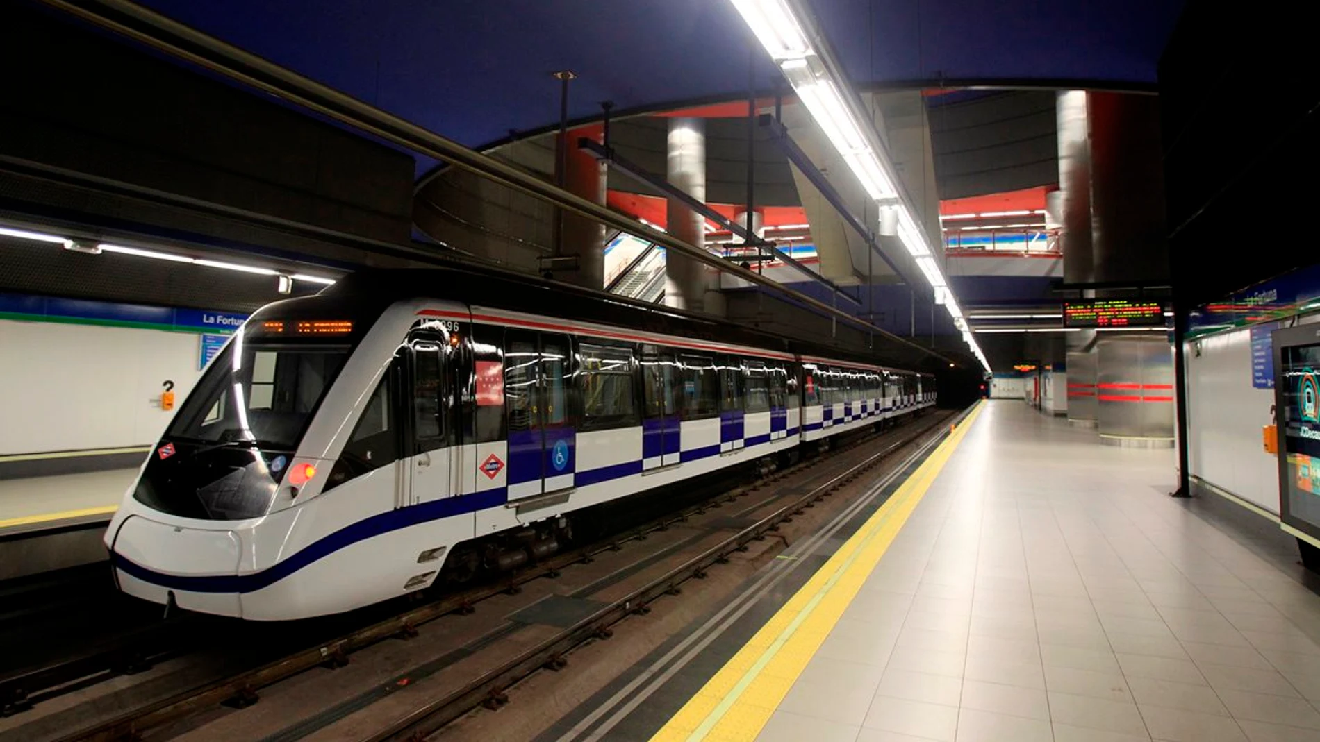 Imagen de archivo de un tren de Metro de Madrid Imagen de archivo de un tren de Metro de Madrid