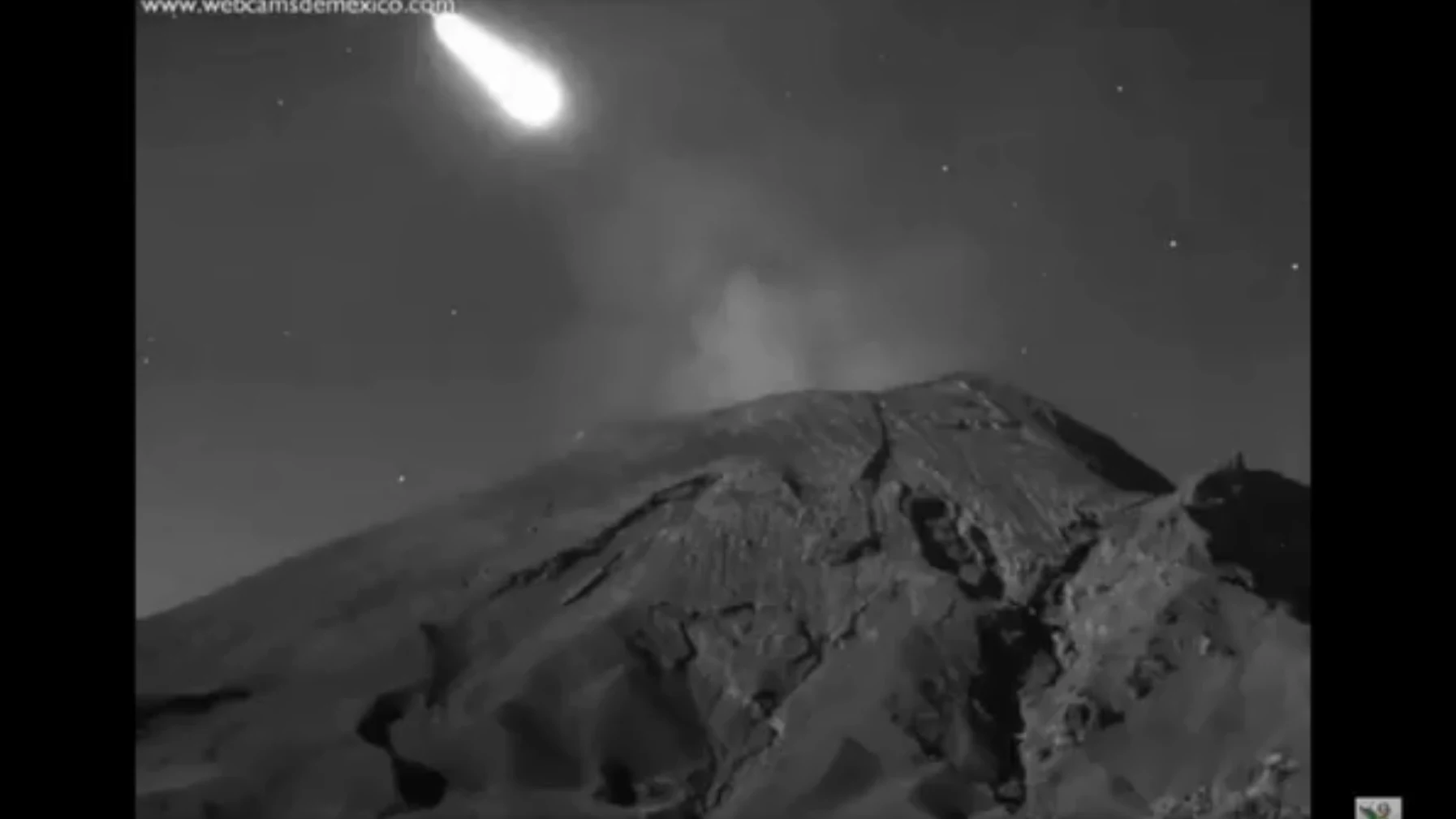 Imagen del paso del meteorito 2019UO sobre el volc&aacute;n Popocateptl
