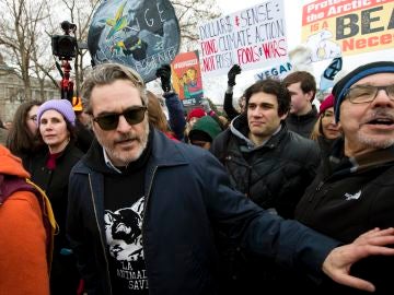 Joaquin Phoenix en una manifestación por el clima