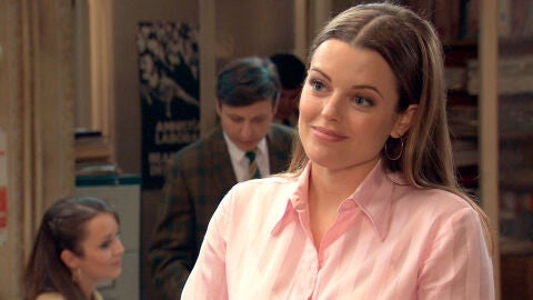 Lourdes, sorprendida con su madre