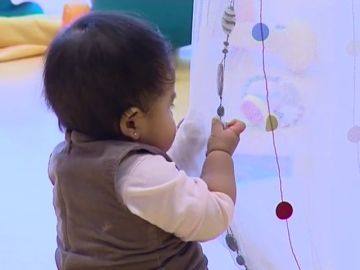 Muere una niña de tres años porque su madre la dejó sola sin agua ni comida para irse de fiesta con los amigos