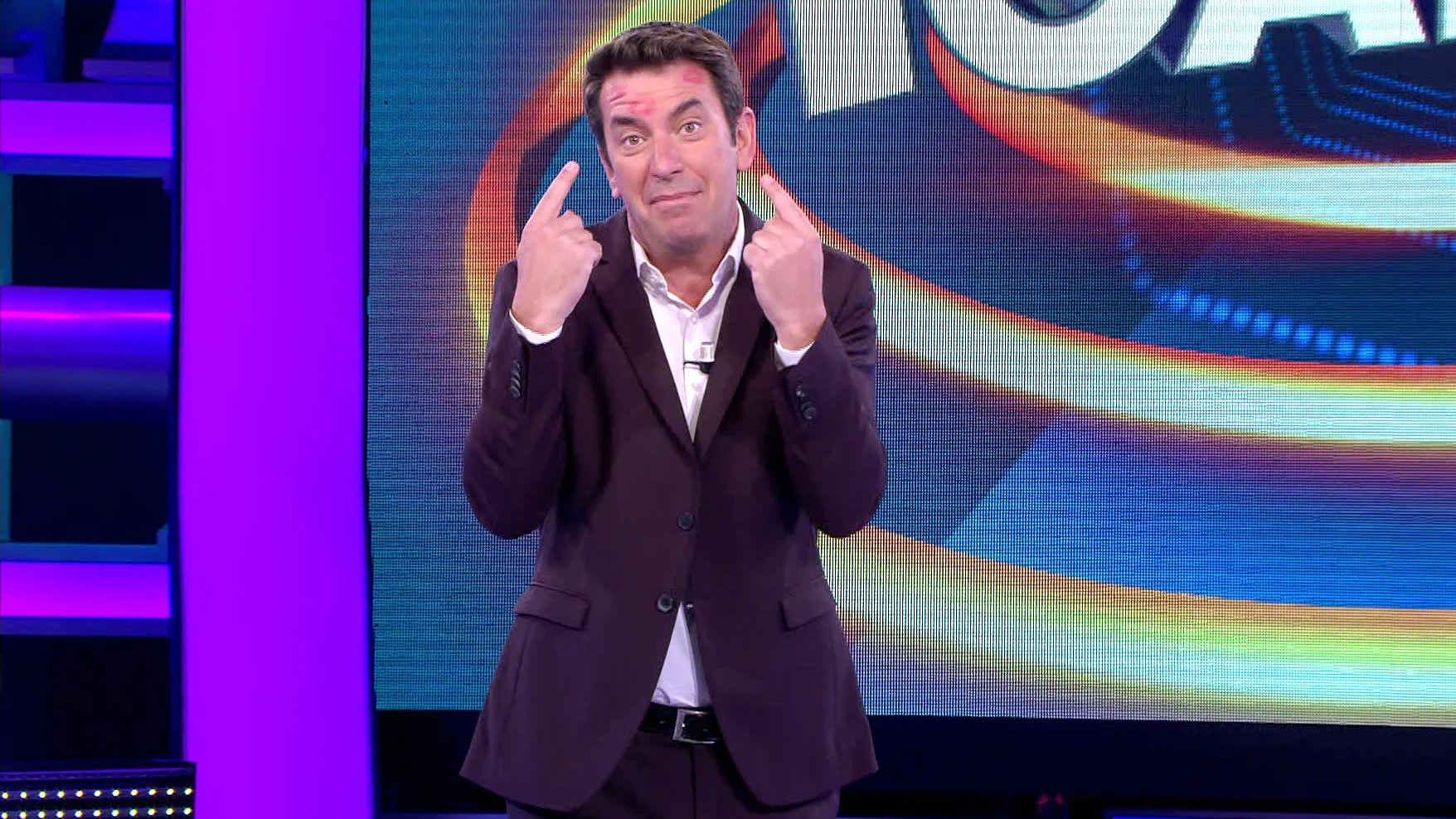 Pablo Motos, 'culpable' de las marcas de besos de Arturo Valls en '¡Ahora caigo!' 