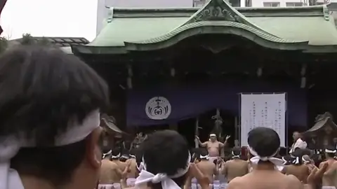 Purificiación con agua helada en Tokio Purificiación con agua helada en Tokio