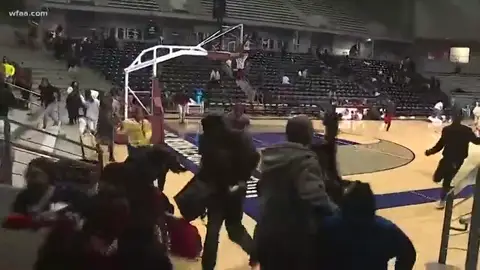 Terror en Dallas por un tiroteo en pleno partido de baloncesto infantil Terror en Dallas por un tiroteo en pleno partido de baloncesto infantil