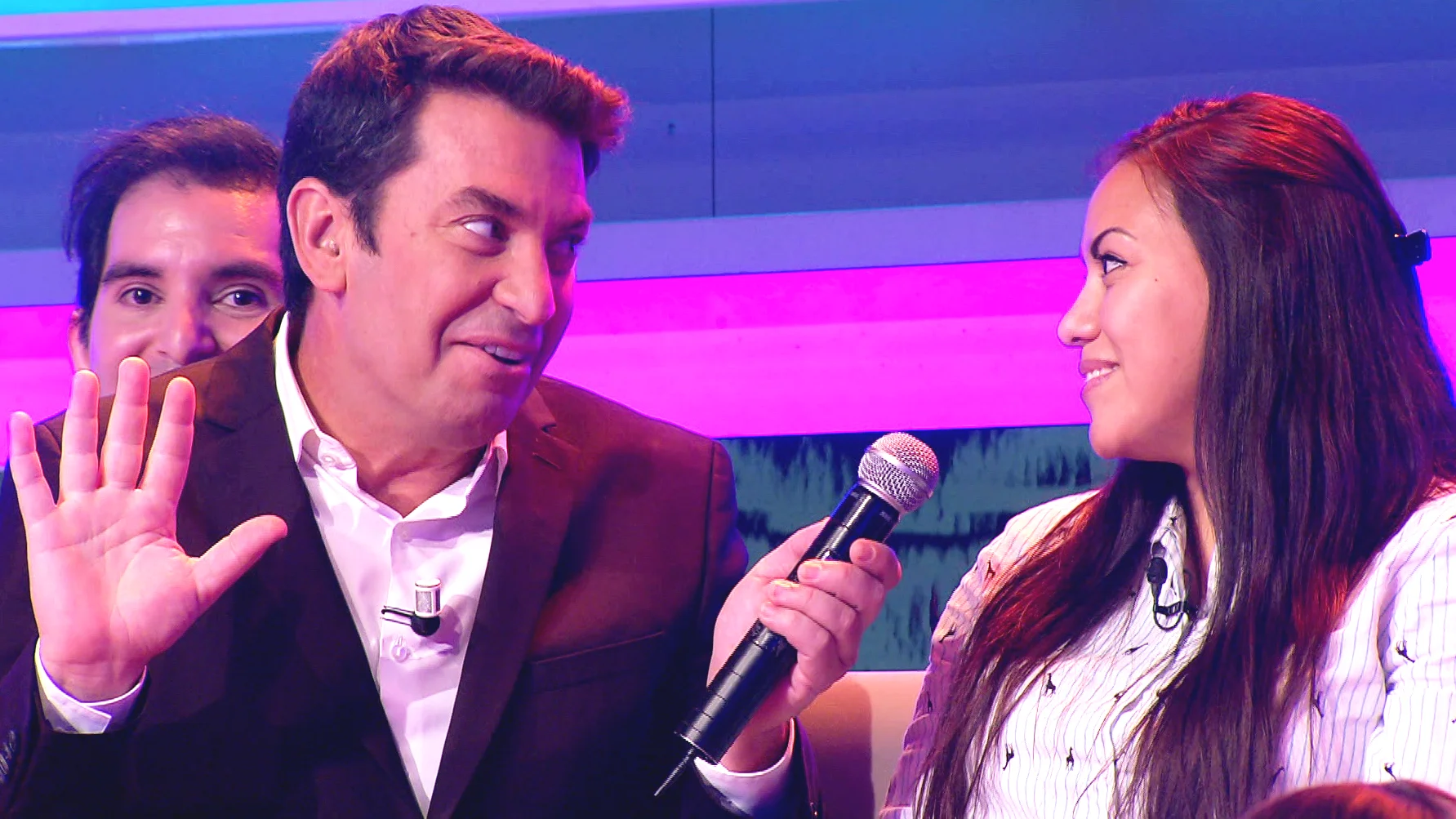 Arturo Valls se postula para presentar '&iexcl;Sorpresa, sorpresa!' emulando a Isabel Gemio en '&iexcl;Ahora caigo!' 