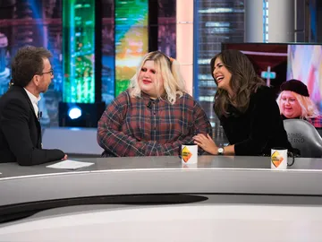 Nuria Roca y Esty Quesada cuentan el motivo de su inesperada unión en 'El Hormiguero 3.0' Nuria Roca y Esty Quesada cuentan el motivo de su inesperada unión en 'El Hormiguero 3.0'