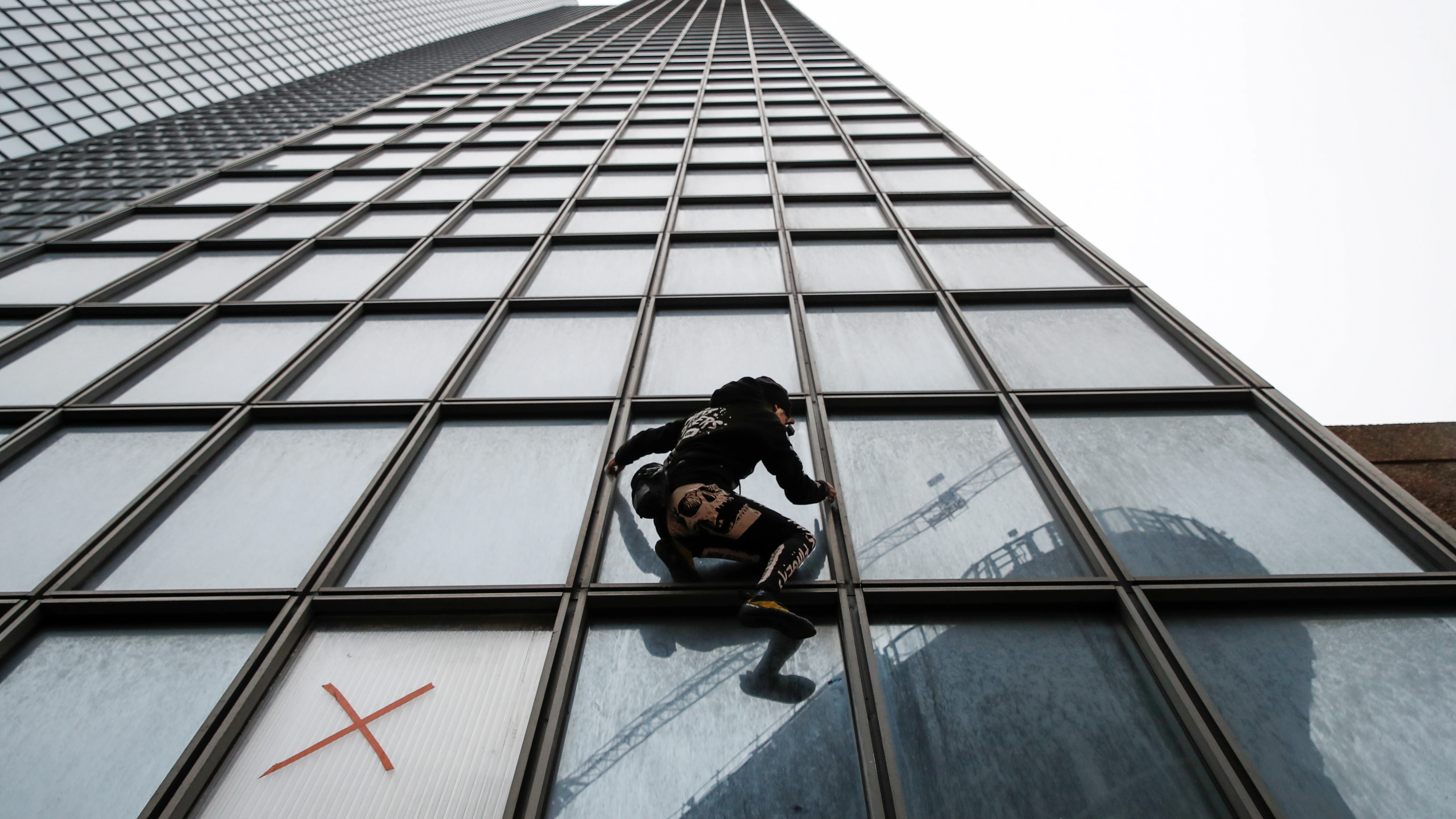 El conocido como 'spiderman francés', Alain Robert El conocido como 'spiderman francés', Alain Robert