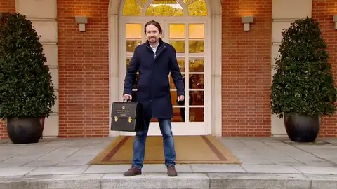 Así ha sido la llegada de Pablo Iglesias al primer Consejo de Ministros del Gobierno de Pedro Sánchez Así ha sido la llegada de Pablo Iglesias al primer Consejo de Ministros del Gobierno de Pedro Sánchez