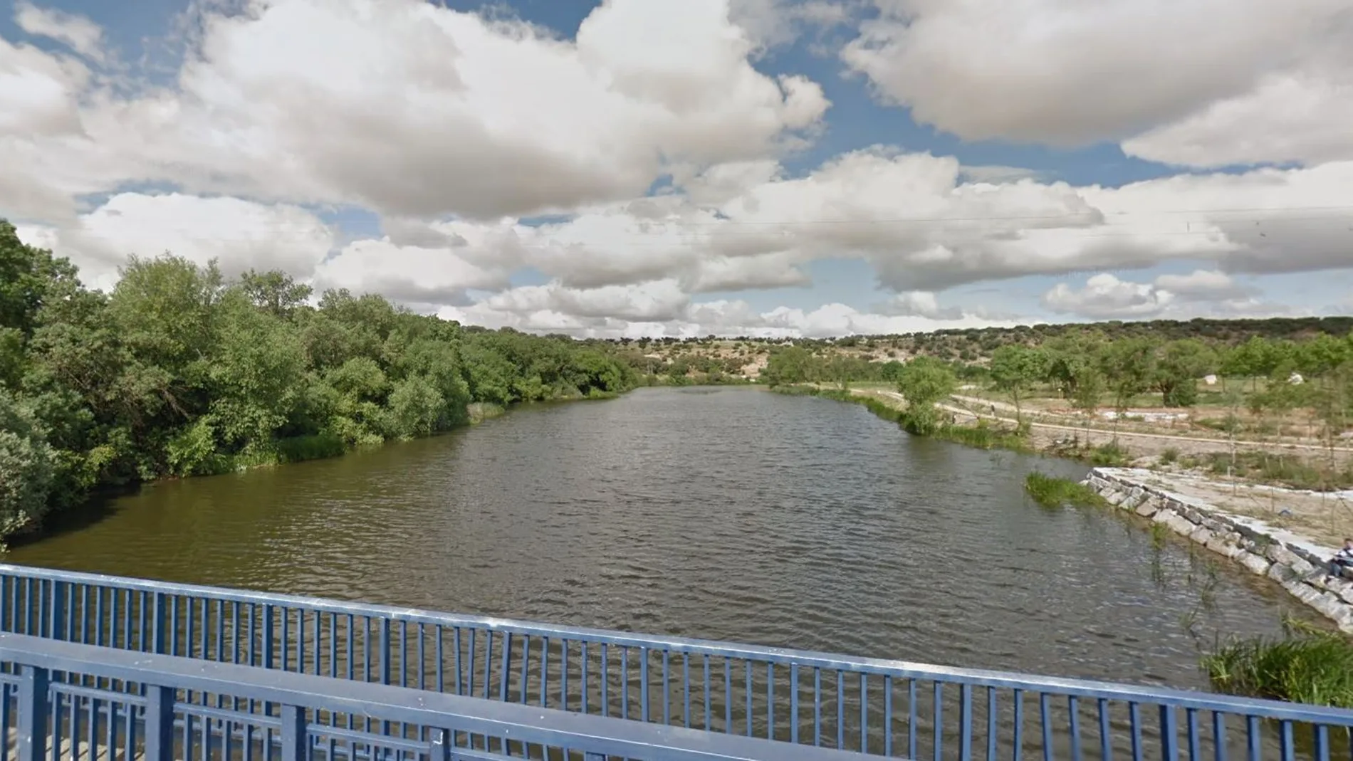 El río Tormes a su paso por Villamayor de Armuña El río Tormes a su paso por Villamayor de Armuña