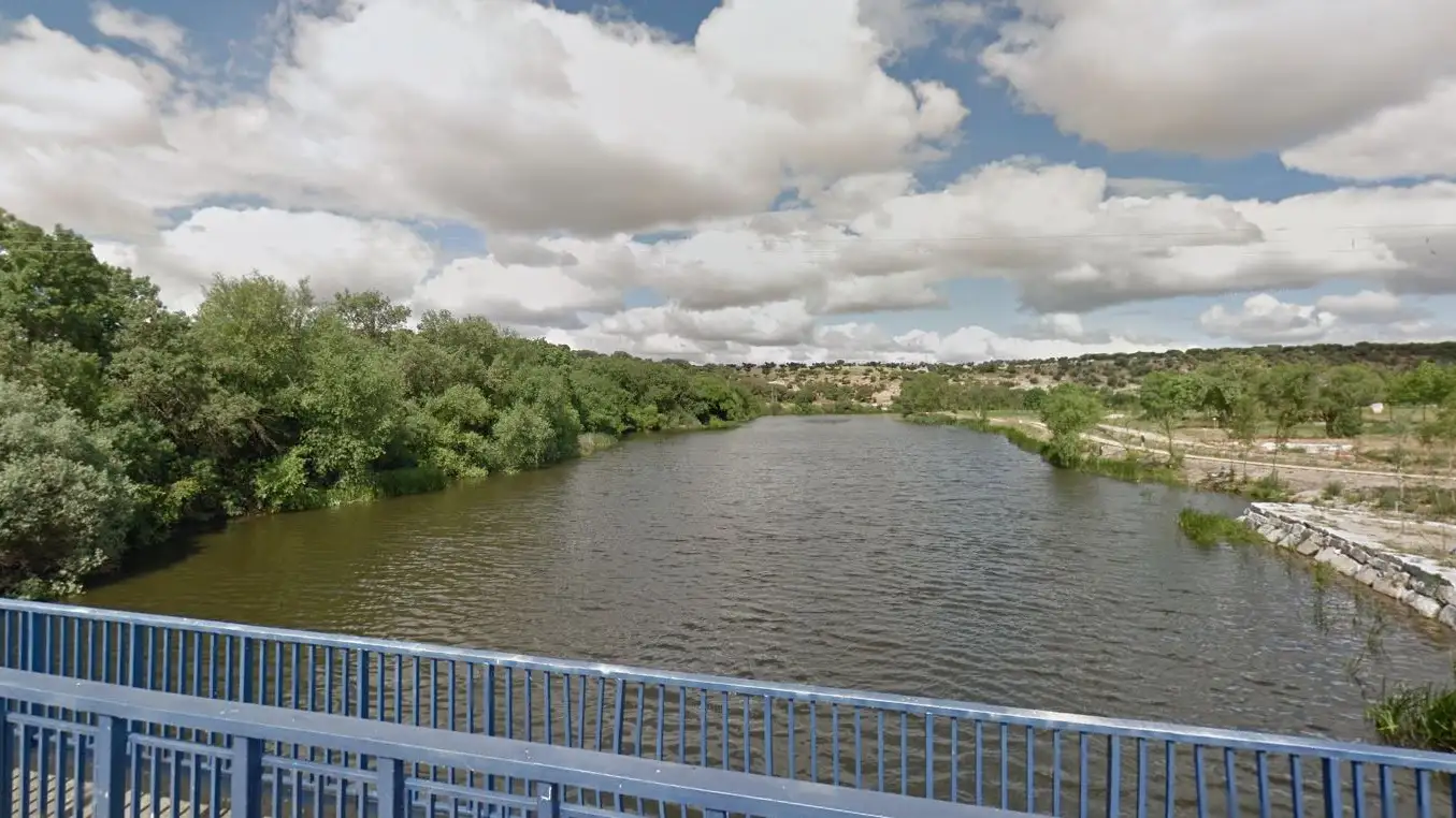 El río Tormes a su paso por Villamayor de Armuña El río Tormes a su paso por Villamayor de Armuña