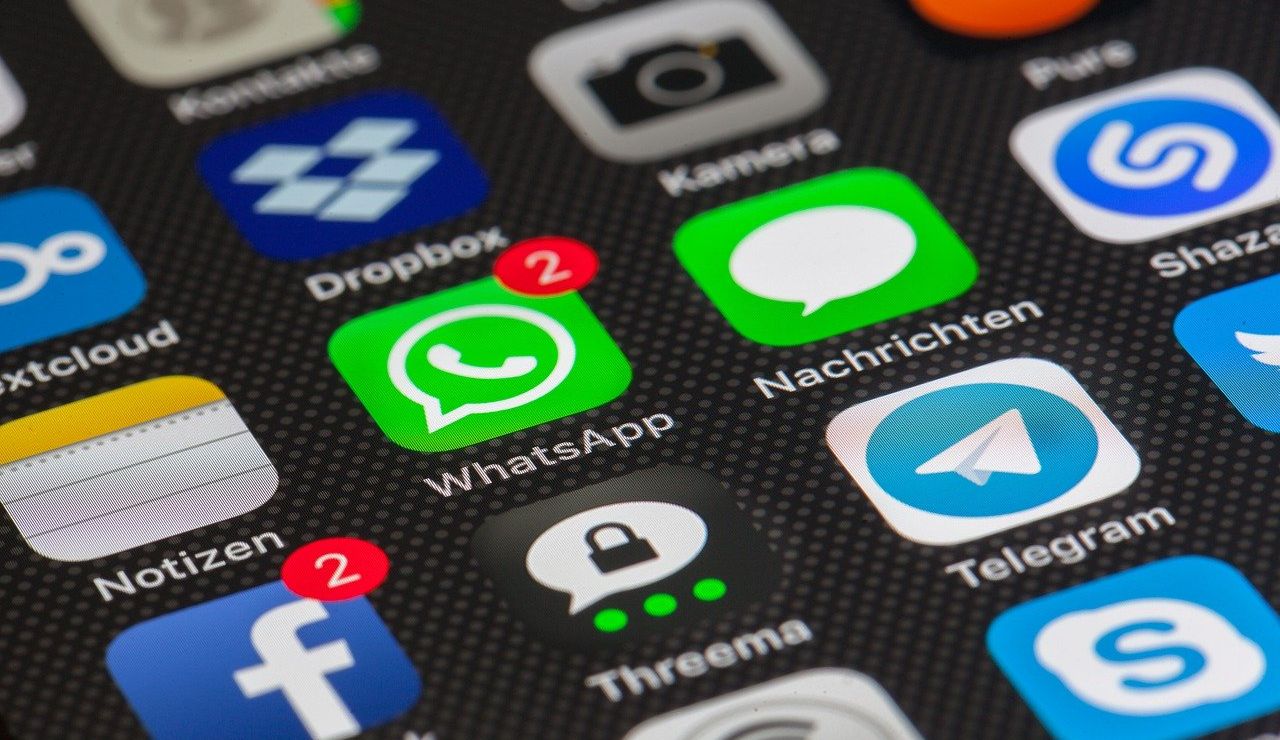 La app WhatsApp en un móvil