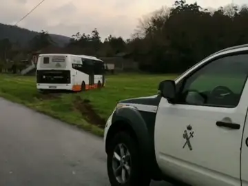 La rapidez de una monitora evita un accidente de un autobús escolar en Cuntis tras desmayarse el conductor La rapidez de una monitora evita un accidente de un autobús escolar en Cuntis tras desmayarse el conductor