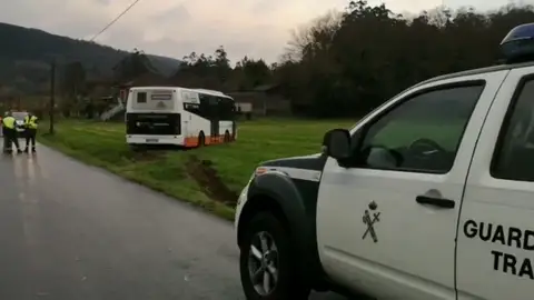 La rapidez de una monitora evita un accidente de un autobús escolar en Cuntis tras desmayarse el conductor La rapidez de una monitora evita un accidente de un autobús escolar en Cuntis tras desmayarse el conductor